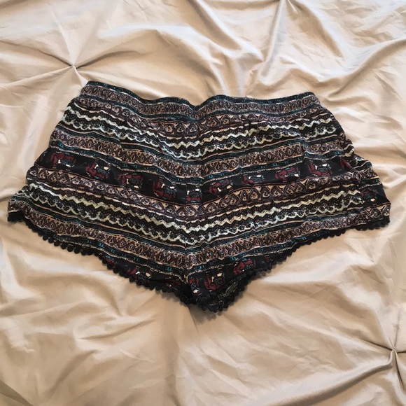 ♥️ Patterned Shorts - Picture 2 of 5